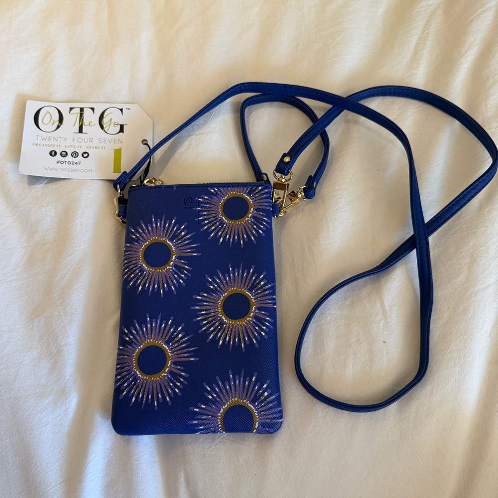 ✨NWT OTG 247 Blue Sunburst Phone Crossbody